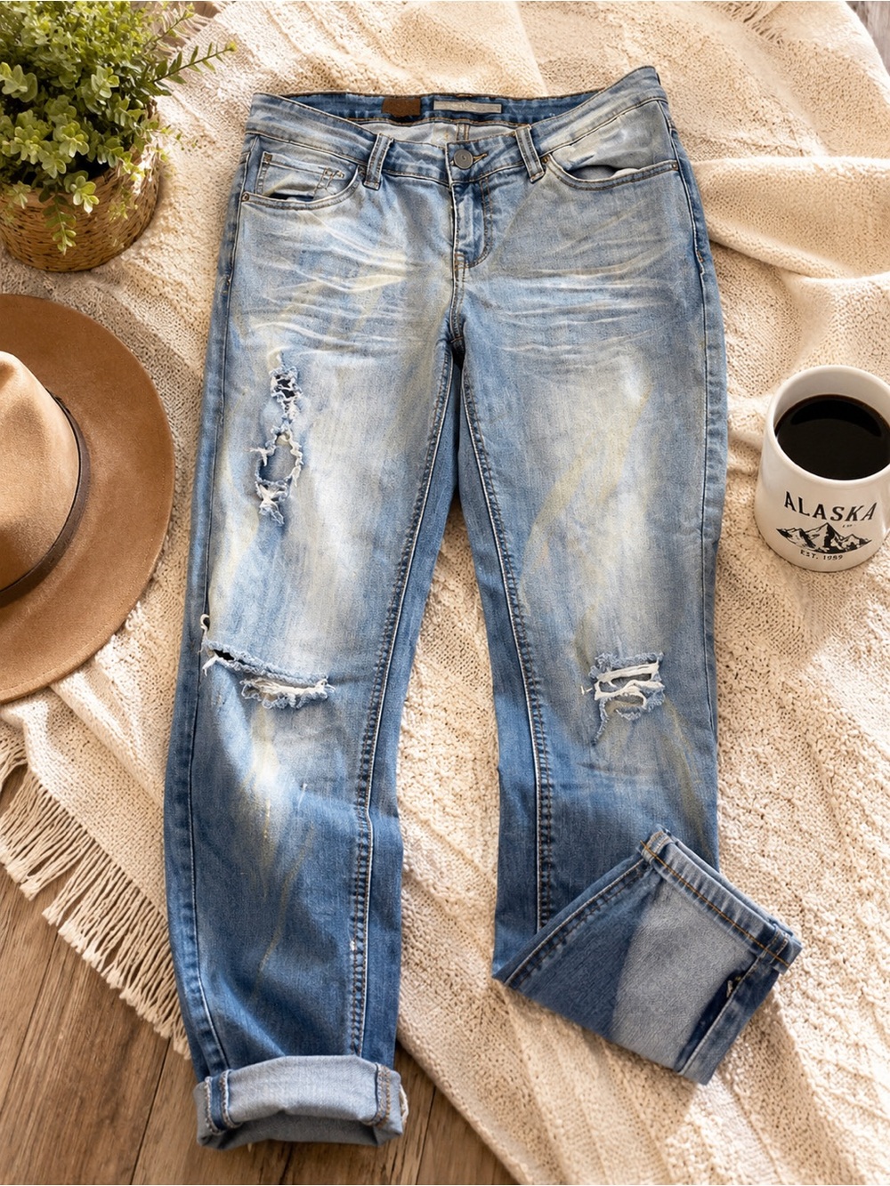 YMI women’s Light Blue Denim Jeans with Brown Patch size 9